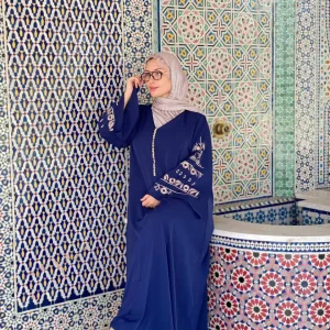 Gandoura Élégance Florale – Finition Perlée