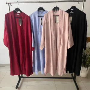 Kimonos Brodés en Couleurs – L’élégance au naturel