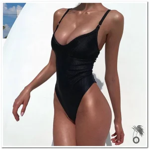 Maillot de bain une pièce décolté noir