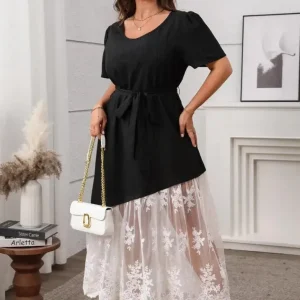 Robe noire et dentelle grande taille