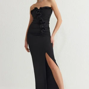 Robe noire froufrou