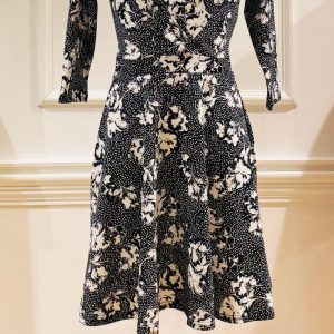 Robe Courte Kylie Noire Fleurs Blanches