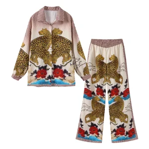 "Fauve d’Art" Ensemble Léopard Artistique – Chemise Fluide et Pantalon Large