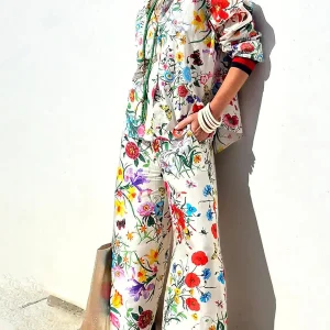 "Jardin Vibrant" Ensemble Fluide Floral – Chemise Boutonnée et Pantalon Large