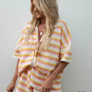 "Éclat Pastel" Ensemble Décontracté en Tricot Rayé – Cardigan et Short