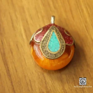 "Essence d'Ambre" - Pendentif Floral en Laiton avec Turquoise