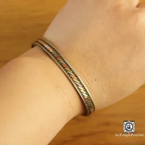 "Sérénité Entrelacée" - Bracelet Tibétain en Cuivre Artisanal